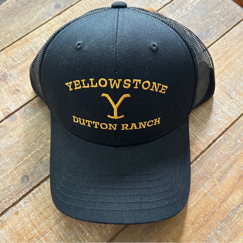 NWT! Yellowstone Dutton Ranch Embroidered Black Trucker Hat Snap Back a801